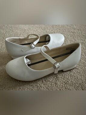 Tip Top Kids White Mary Jane Dress Shoes with Pearl Accent